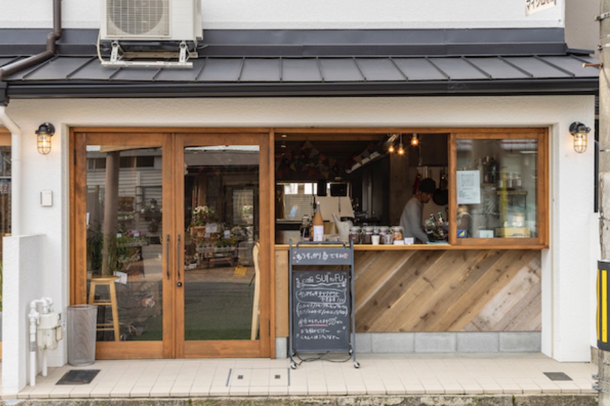 spa&eyelash CAFE SUItoFU 出町柳 キャンプテーマ カフェ内装施工事例 京都