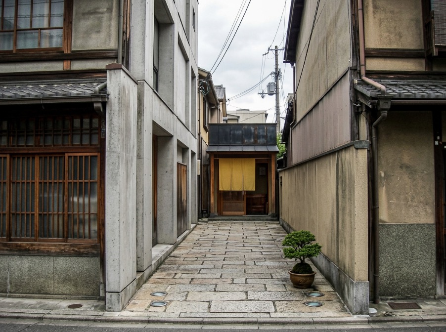 京都・四条の路地奥にある店舗の外観
