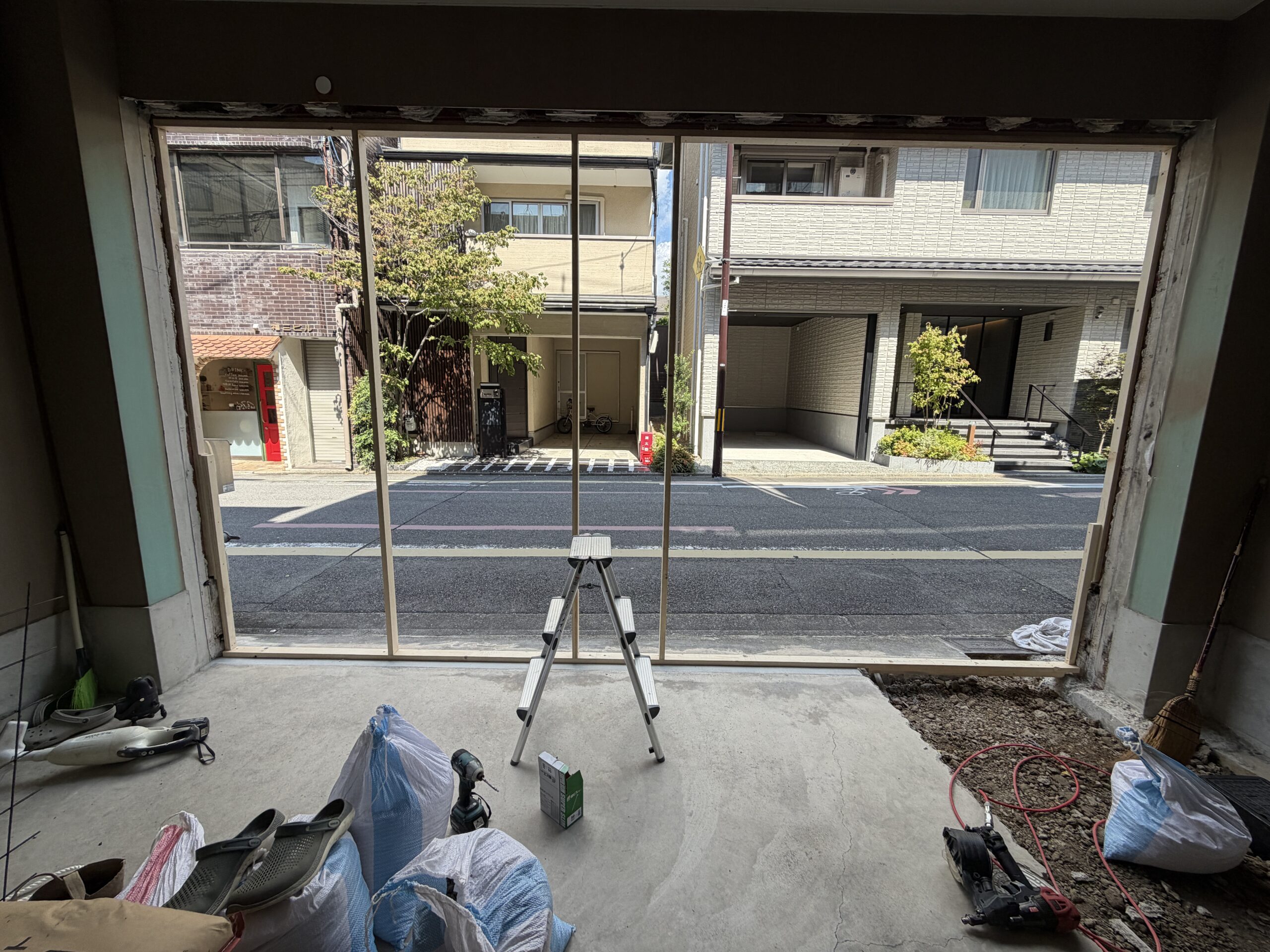 サッシ撤去後の開口部