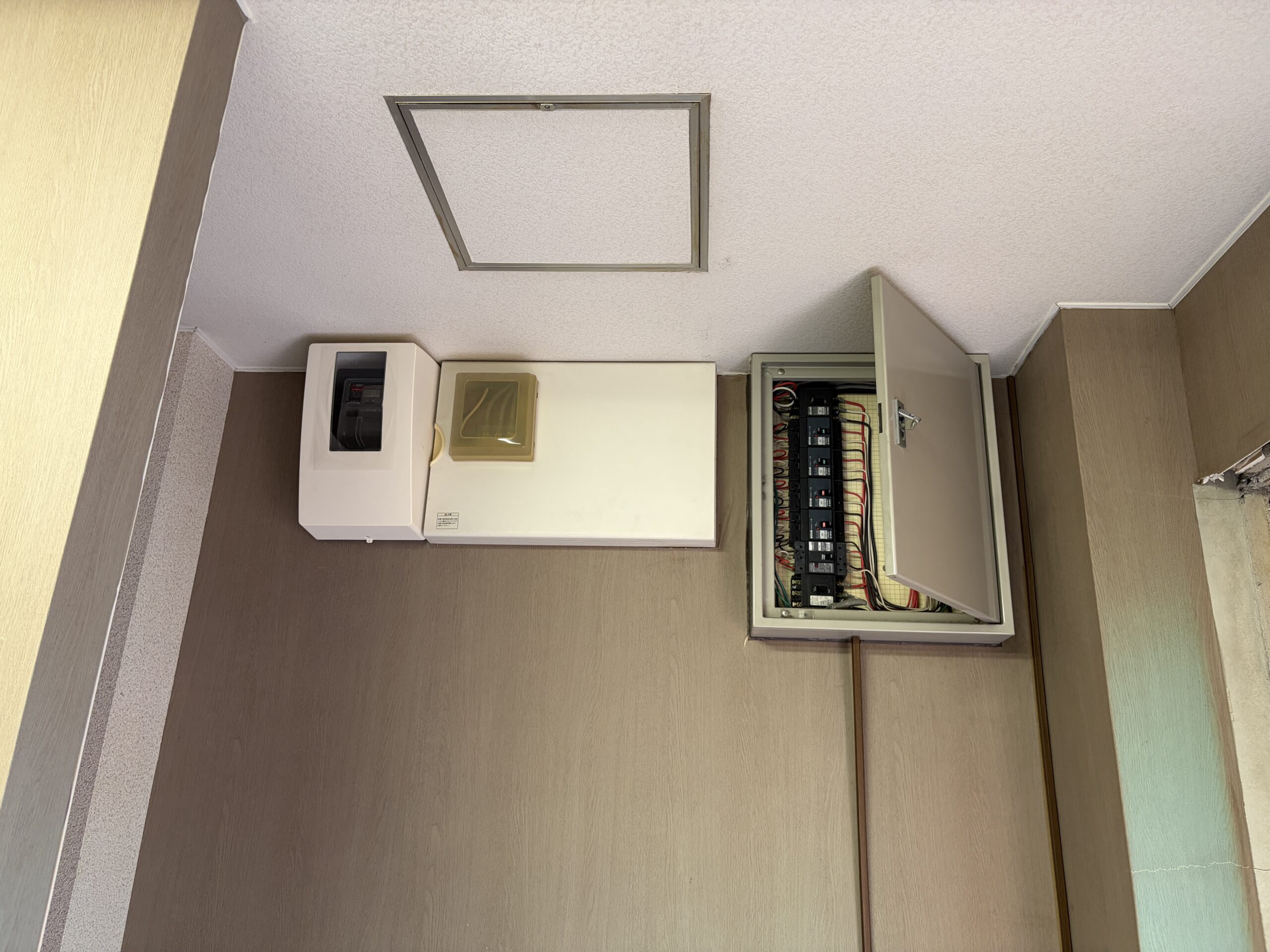 仮設壁設置後の正面外観